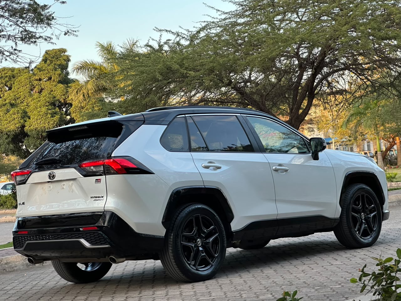 TOYOTA RAV4 thumbnail 8